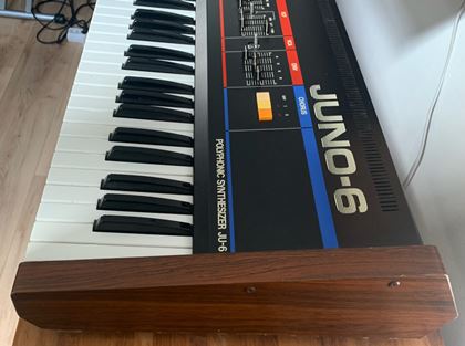 Roland-Juno 6